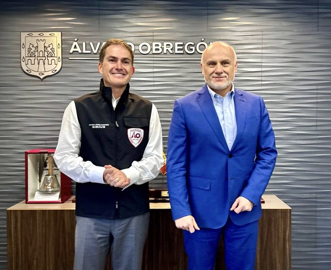 Prakticky půlka Prahy, 800 000 lidí, žije v Álvaro Obregón v hlavním městě Mexika <a href="/AlcaldiaAO/">Alcaldía Álvaro Obregón</a> Se starostou, <a href="/LopezCasarinJ/">Javier López Casarín 💥🚀</a>  který spravuje mj. přes 20 univerzit, jsme domlouvali prezentační akce 2026 (kultura, turistika, gastronomie, obchod aj.)  A fotbal, když je ten Mundial! ⚽️