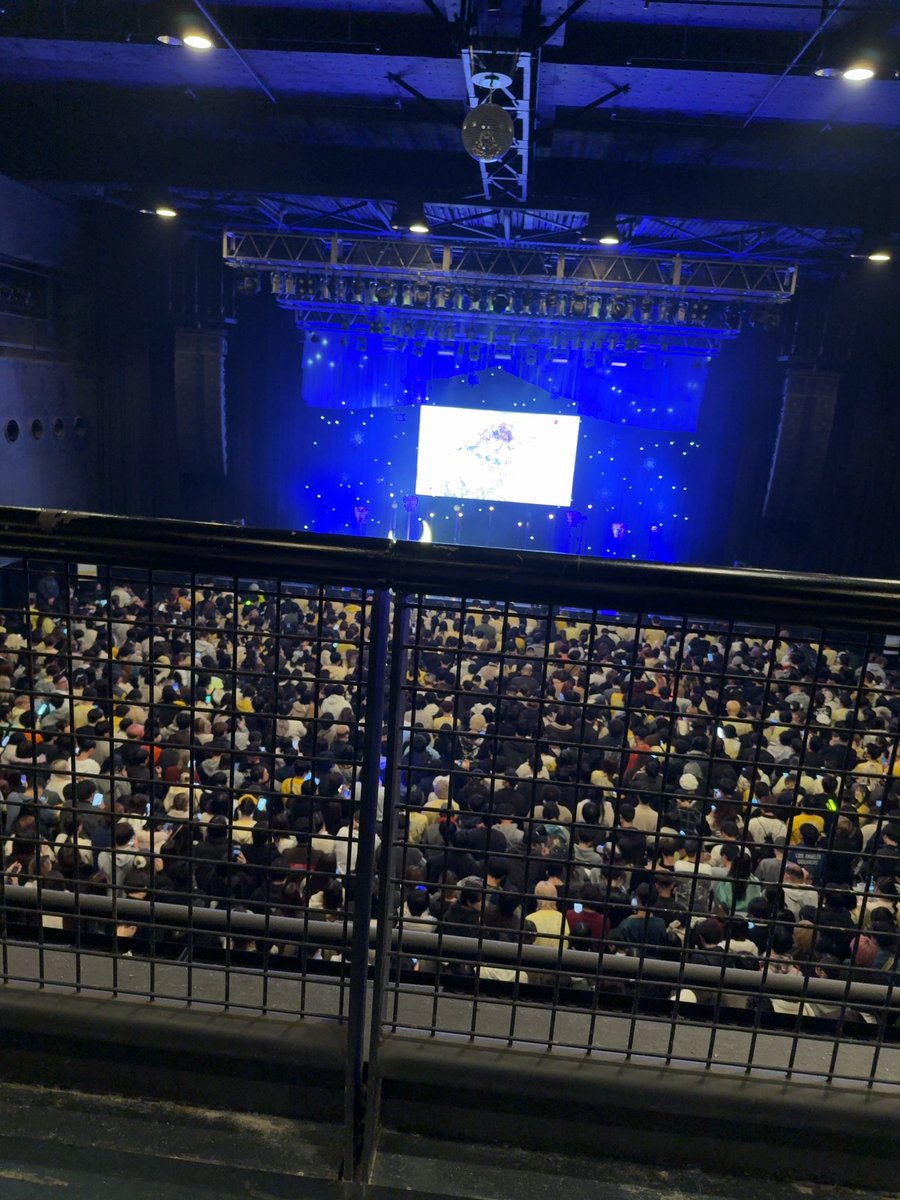 akachan0901's tweet photo. 久しぶり
生きてるよ。
姉の好きなアイドルが生誕だったので連れて行ってあげた( ◜︎︎𖥦◝ )

たまには生存報告するね🙂‍↕️

あんにょん。 https://t.co/ArA3QHyBbS