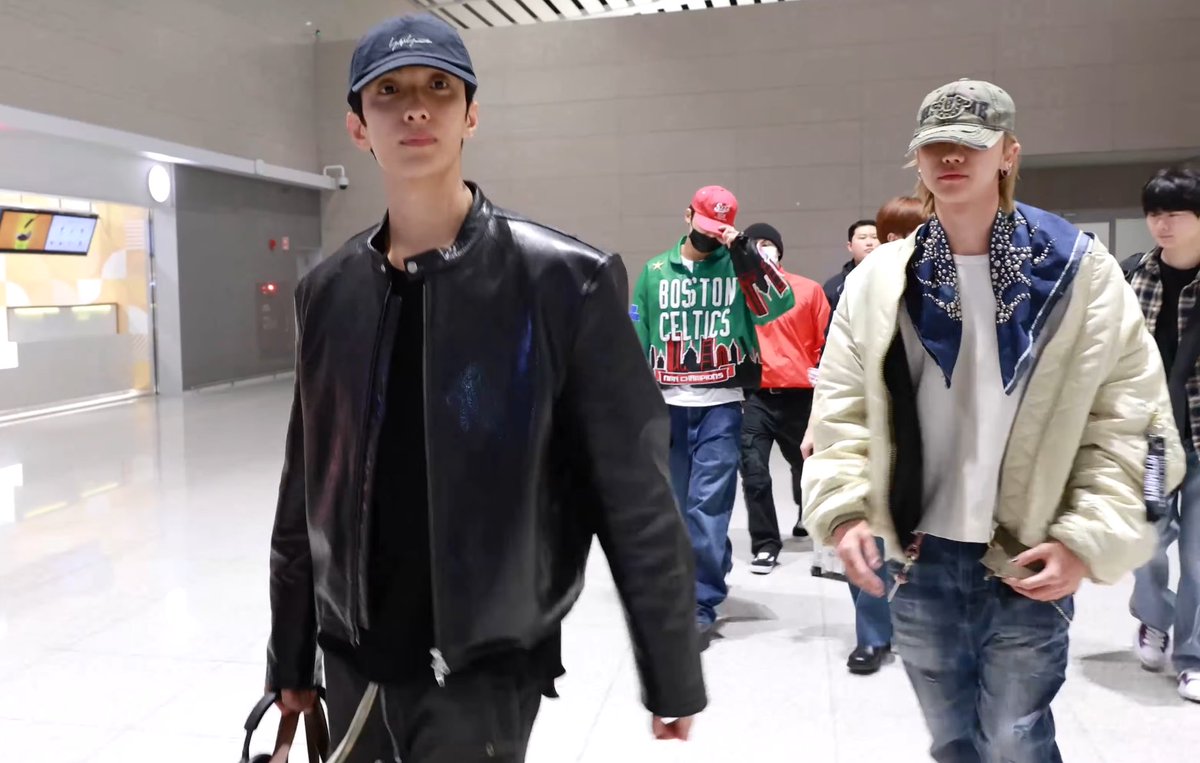 safe skies, seventeen! ✈️🤍