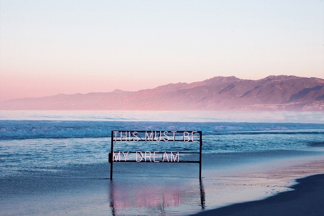 aesthetically pleasing the 1975 tweet media