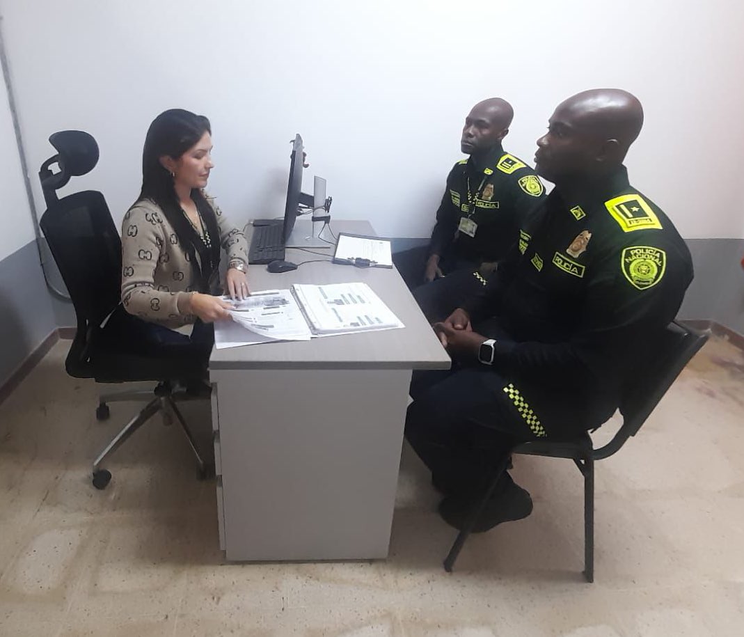 InspeccionGnral's tweet image. Fortalecemos la cultura del diálogo desde nuestro Centro de Conciliación sede Medellín, en articulación con la Estación Manrique y CAD de @Policiantioquia para promover la solución pacífica de conflictos en materia familiar, civil y comercial.

#Dignidad