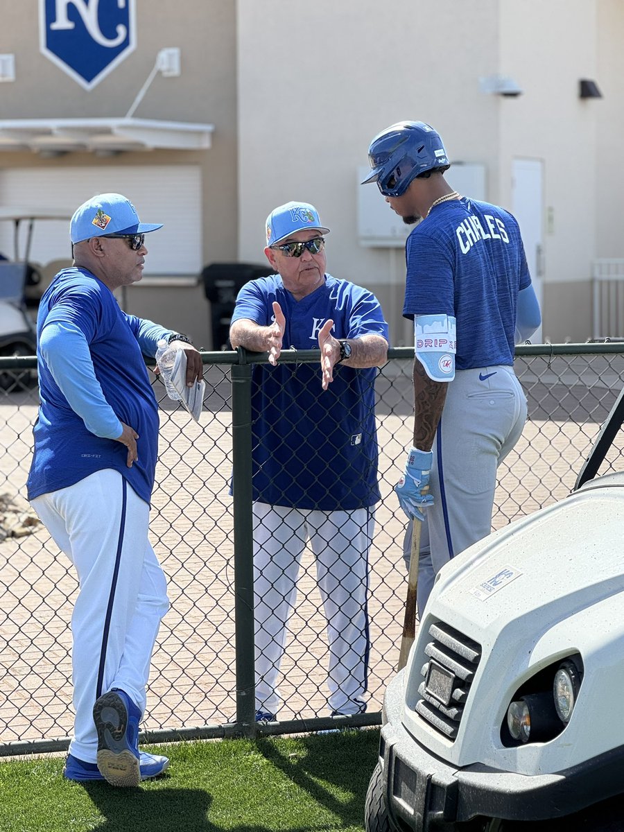 Raising Royals tweet media