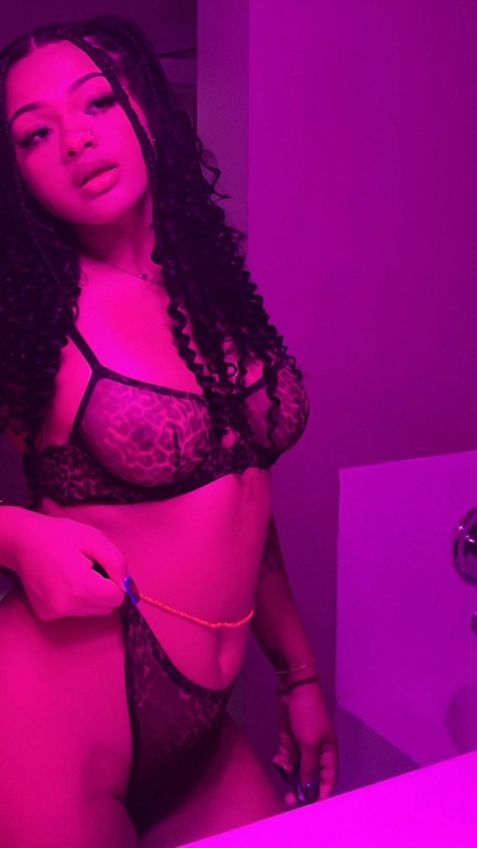 ℙℝ𝔼𝔼𝕋𝕐 𝕊ℚ𝕌𝕀ℝ𝕋𝔼ℝ👑🍭🍑💦 tweet media