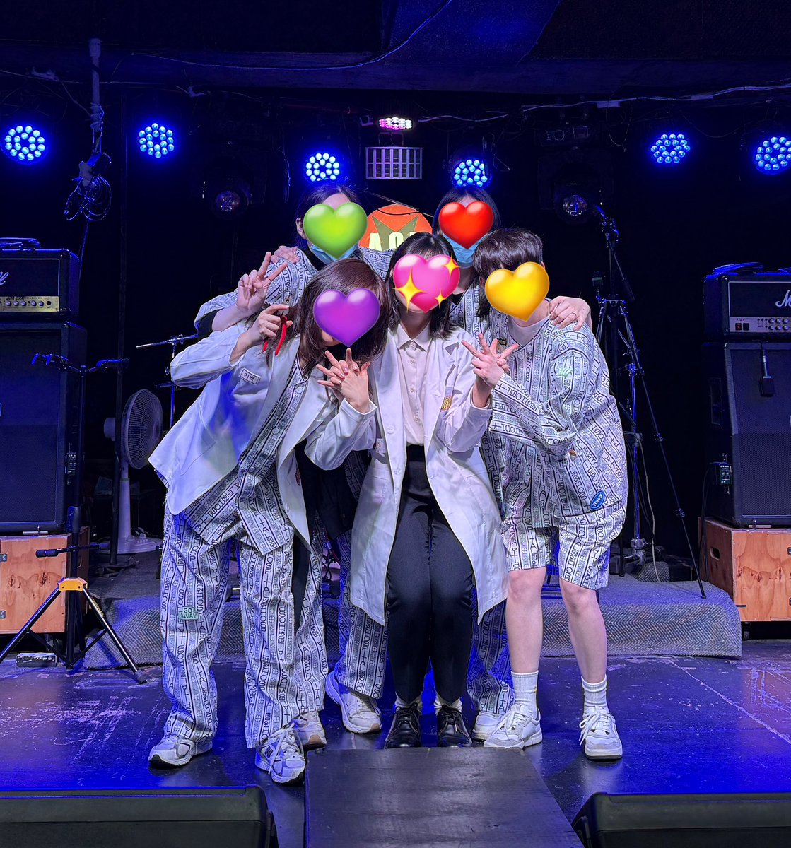 #DoDoDo2후기

종합병동의 Vo.꿀👩‍⚕️입니다! 2.22 두번째 두두두 공연을 함께해주셔서 감사합니다🩷 개인적으로 공연 이틀 앞두고 감기에 걸려 100%의 컨디션을 낼 수 없었던 아쉬움은 남지만, 그럼에도 언제나 든든한 우리 종합병동🏥 멤버들 덕분에 즐거운 공연을 해낼 수 있었던거 같아요🥰