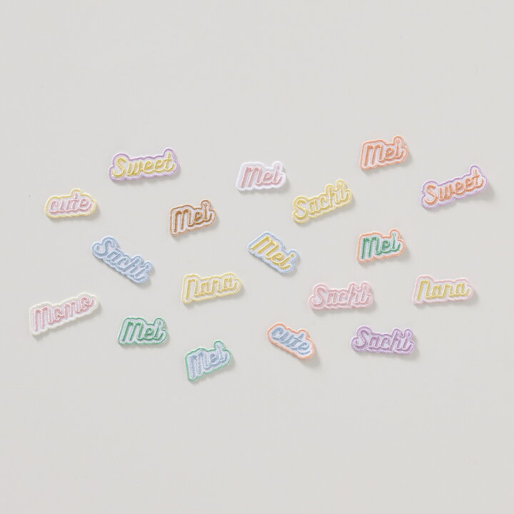 オーダーできるネームワッペンが可愛すぎる🪡🧵🤍 文字色×枠色それぞれ