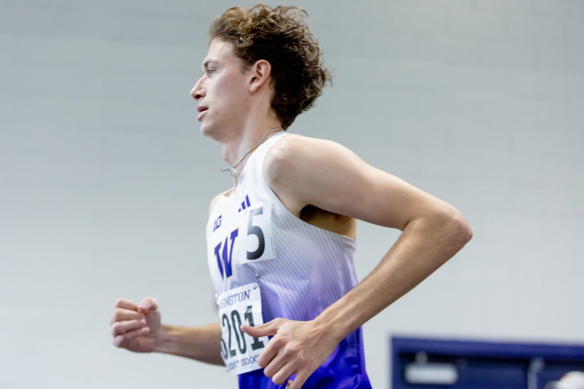 UWTrack's tweet photo. Evan Jenkins grabs the first points for the men's squad with a 7th-place finish in the 5k.
He goes 13:59.56. Nathan Neil winds up 10th overall with his winning time from heat one earlier today.
#GoHuskies // #BigTenTF https://t.co/dkvh2Wksyj