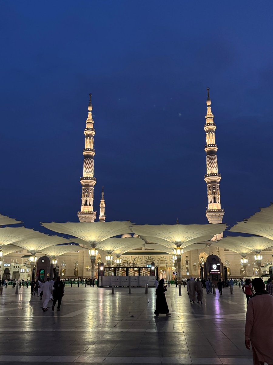 hadeerralaa94's tweet photo. كل ليلة جمعة بفتكر مشاعري هناك
لما كنا بنصلي العشاء ونروح ساعة ونفضل فالمسجد لصلاة الجمعة وليلة كلها صلاة على النبي وذكر ودعاء
قلبي بيوجعني من الحنين
إنك تعلم أنها كانت المرة الوحيدة التي شعرت فيها أنني راضية تمامًا وكأنني أخذت نصيبي من الحياة كاملًا في كل شيء ناسية كل ما أوجعني https://t.co/tNxMXHCCH1