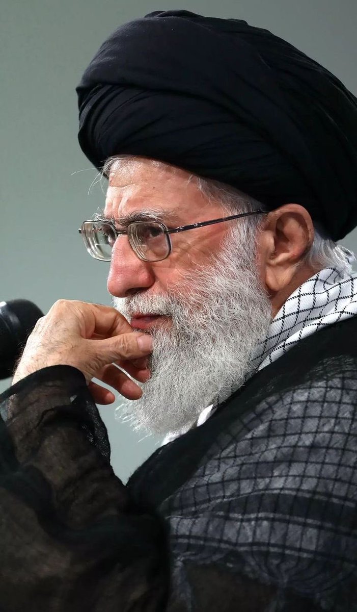 ما اهل توئیم
هرکه تورا دوست ندارد به جهنم 
#لبيك_يا_خامنه_ای‌ 
#یا_مرگ_یا_خامنه‌ای