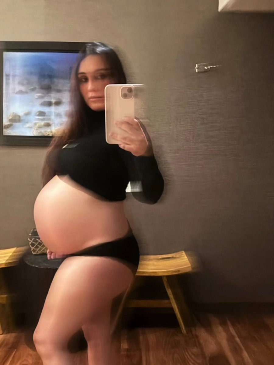 BELÍSSSIMA! Dulce Maria exibe barrigão na reta final da gravidez.