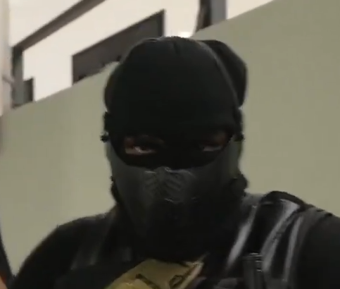 vewize1's tweet photo. my mans got a fucking dogmask on 🤣 no fuckin about https://t.co/fkUnIdoWWs
