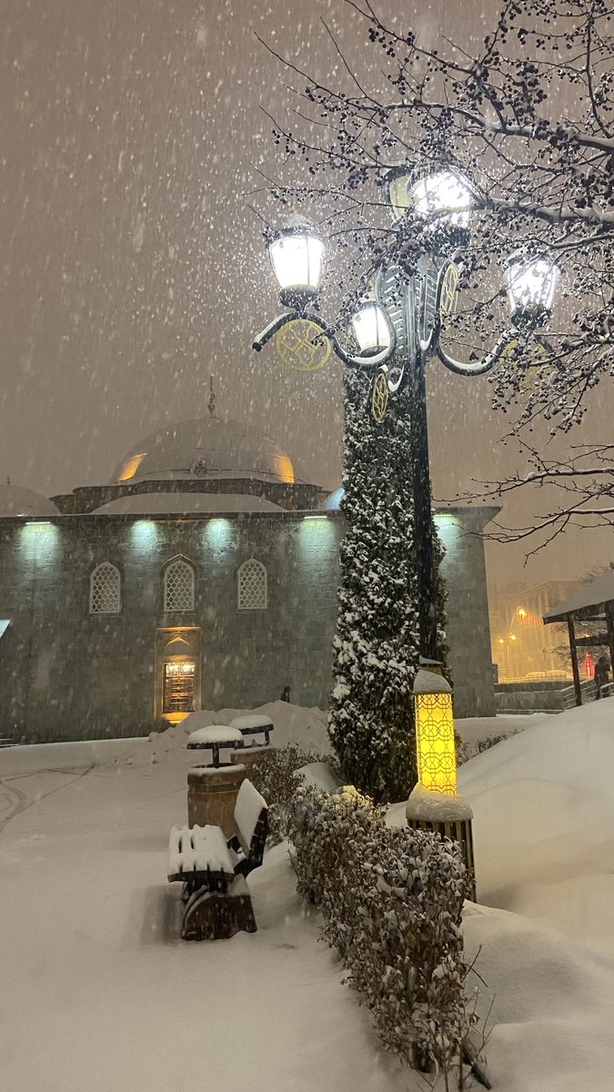 ..0, bir işin olmasını dilerse, ona ancak "ol" der ve olur.//Bakara, 117