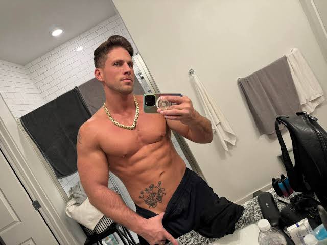 RomanToddd2's tweet photo. Looking for a older men 🏳️‍🌈🏳️‍🌈👅 https://t.co/ntEJTBPEce