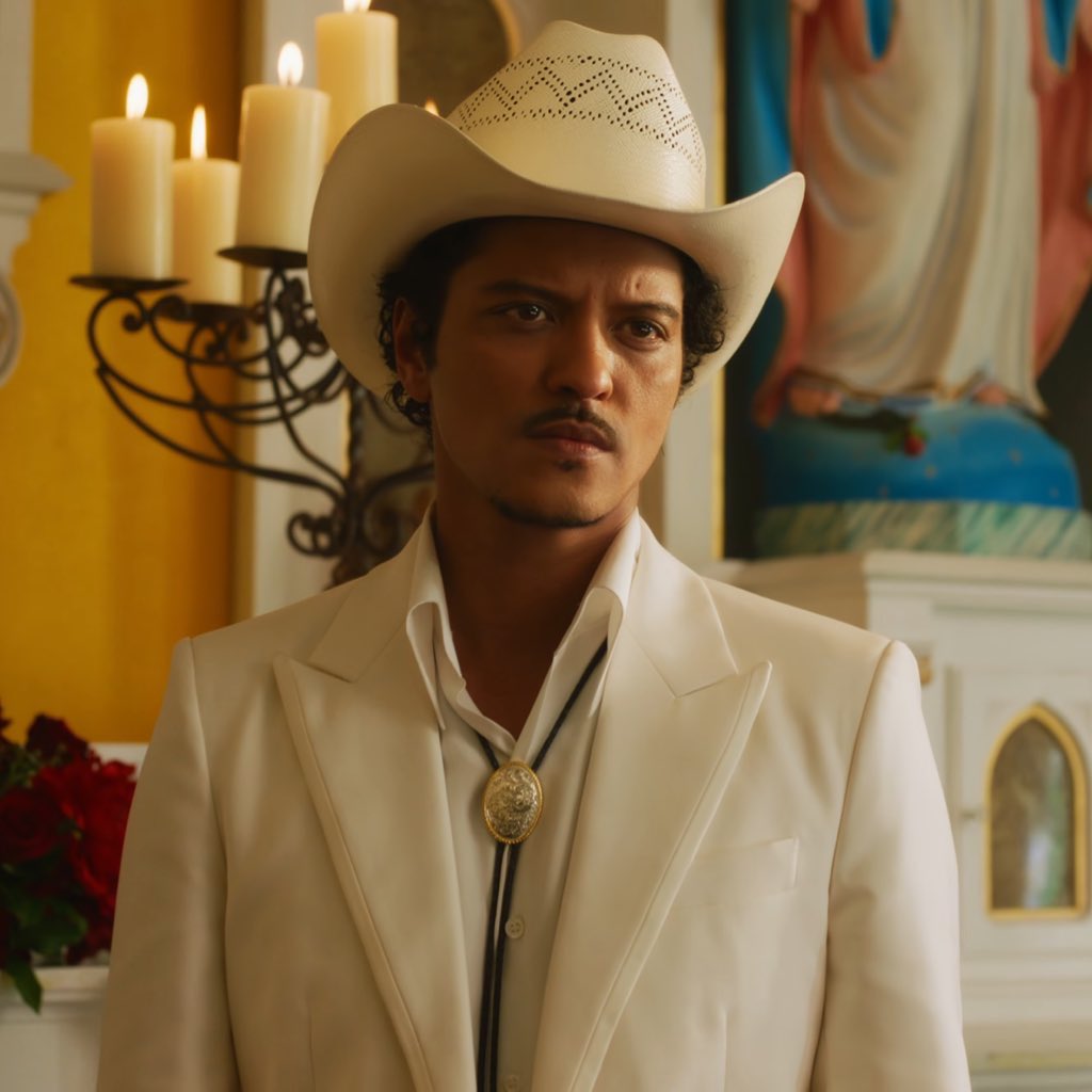 bruno mars’ face card is LETHAL.