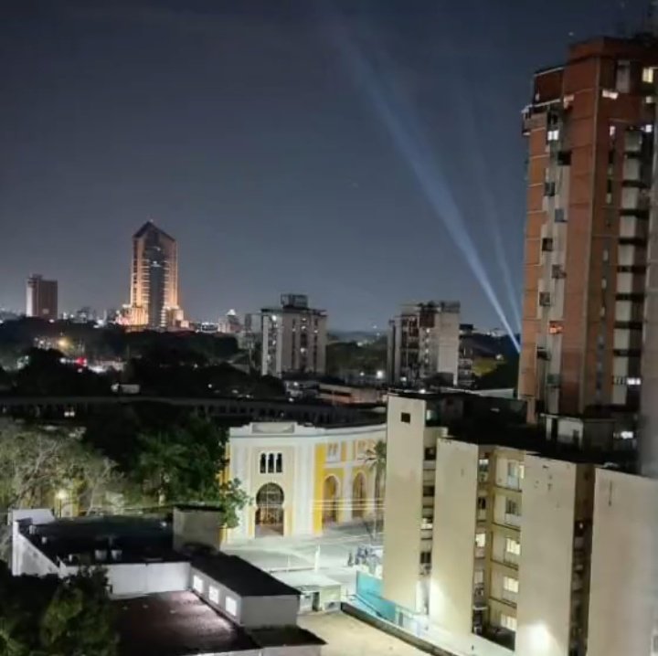 zoryceroo's tweet image. Maracay es linda no importa desde donde la mires #Maracay #Nightography  #27Feb