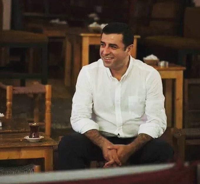 aymzzzzzccccccc's tweet photo. Selahattin Demirtaş’a Özgürlük 

Rojbaş 
Günaydın arkadaşlar 
#SelahattinDemirtaşaÖzgürlük https://t.co/15H5saei5f