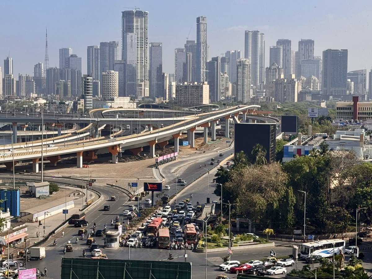 Mumbai this morning! Been a while since I’ve seen such a clear view!