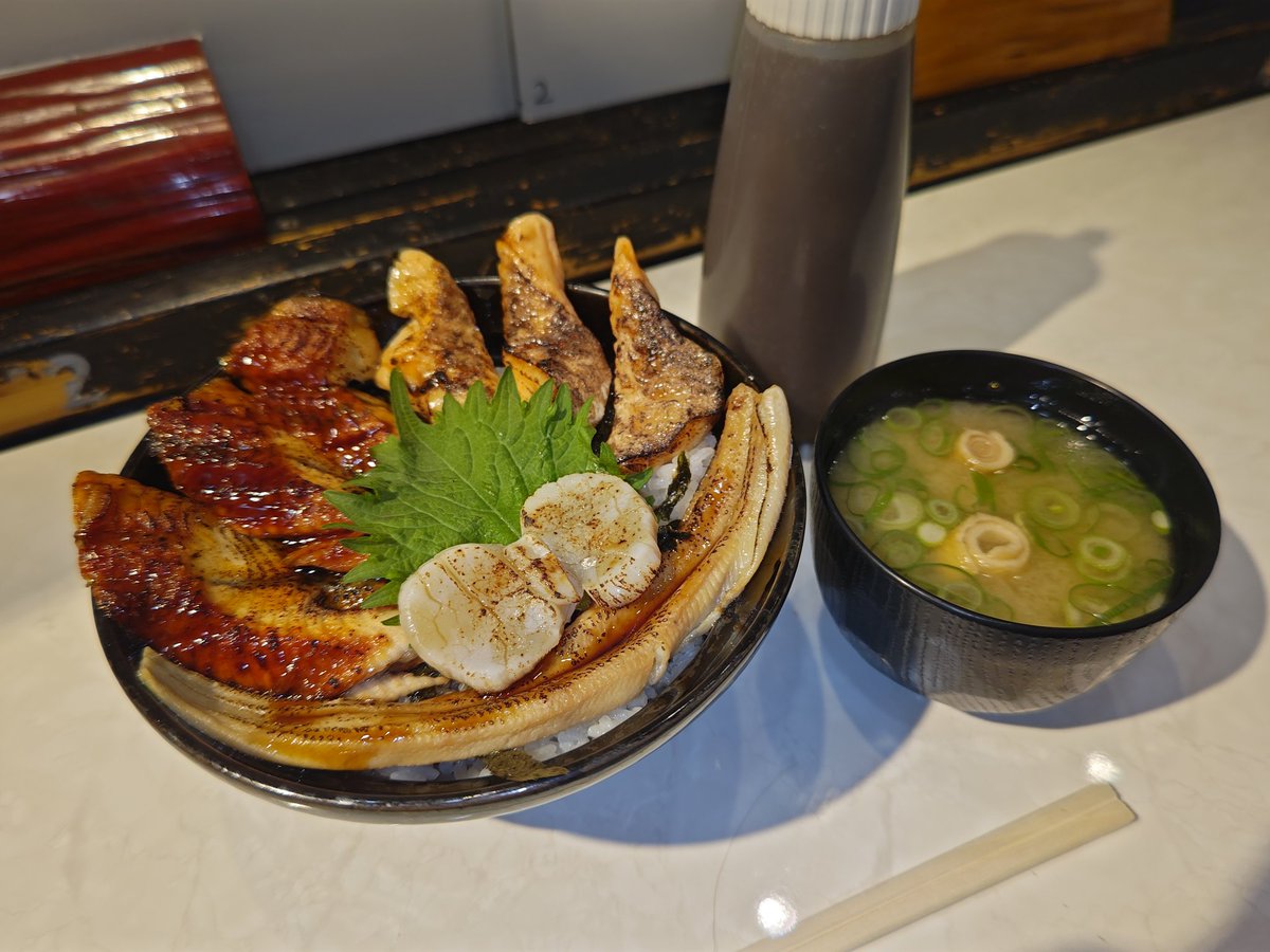 papipupe358's tweet photo. 炙り尽くし丼が最強なりけり✨ https://t.co/2pdfUiRxb1