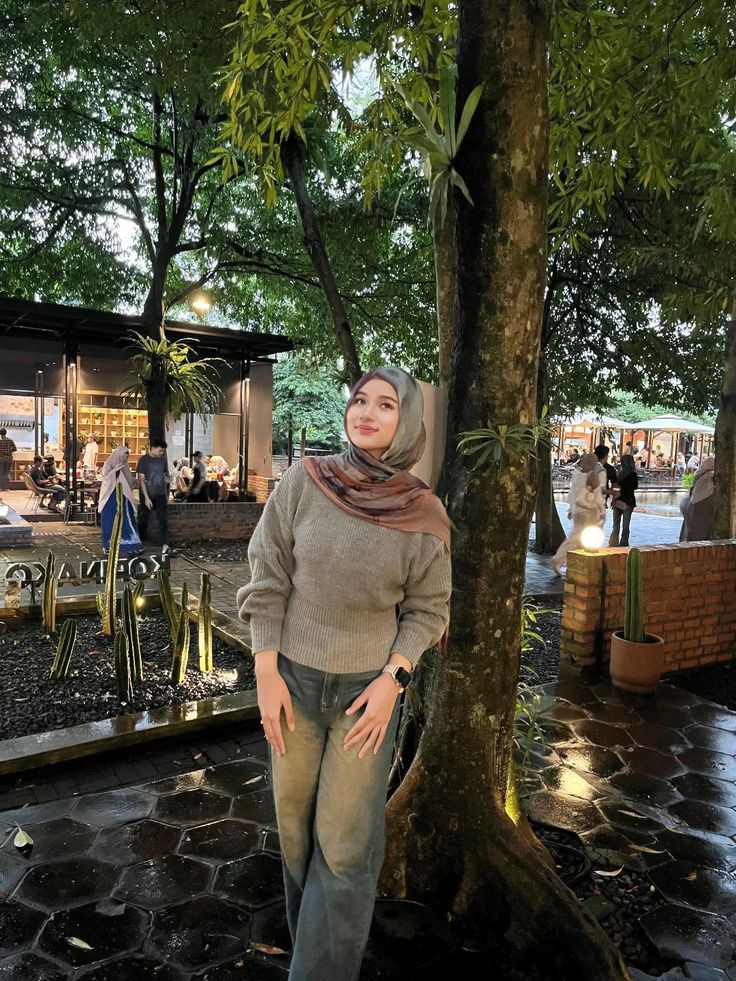 smkalmond's tweet photo. Jangan checkout baju bukber dulu sebelum liat thread ini! Jangan sampai salah kostum dan nyesel pas foto bareng nanti https://t.co/VVcjISdMAI