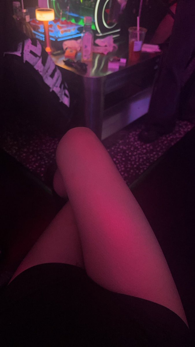 月亮是弯的 tweet media