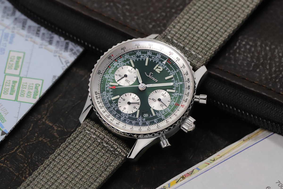 903 St Ⅱ G 2026年春の新作です。 サンレイ仕上げのグリーンの文字盤