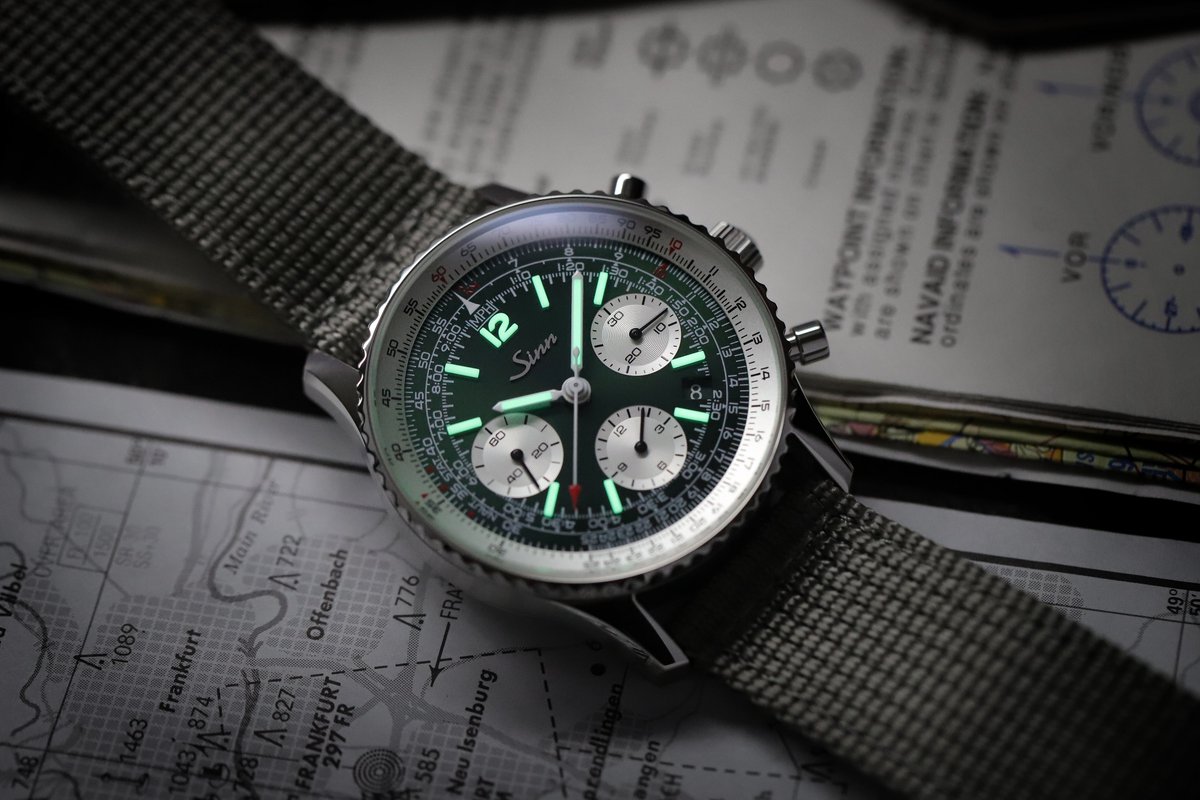 903 St Ⅱ G 2026年春の新作です。 サンレイ仕上げのグリーンの文字盤