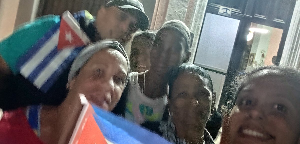 Cederistas en el barrio de Colón, en Centro Habana, condenan el bloqueo y las agresiones contra #Cuba, en un barrio-debate "Por el deber patrio y antimperialista".  #CDRCuba #CubaVencerá #TumbaElBloqueo