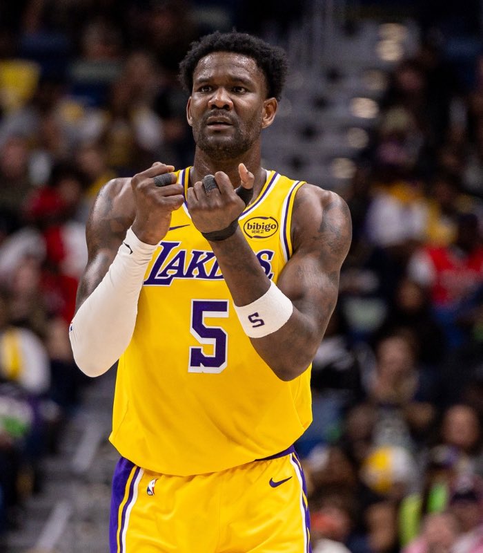 Underdog's tweet image. "I'm not no Clint Capela."
-DeAndre Ayton

Ayton                        Capela
2                PTS              4
4                REB              6
0                BLK              4