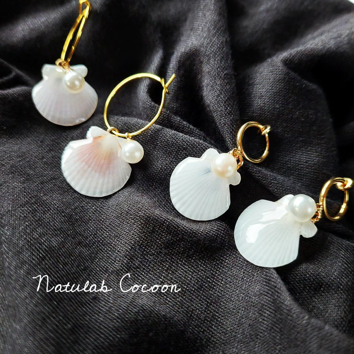 NatulabC's tweet photo. 恋し浜ホタテの色合いが可愛すぎて溜め息が出ちゃう。
ほっとけない案件です‼️

ノーマルは、チェーンの長さが38㎝、パール付きは45㎝。
45㎝タイプはリバーシブルです。裏側にした時にくぼみにパールが入る感じも良くて😍

クラフトワーク展はいよいよ明日からです☺️ https://t.co/gNBDErkZOt