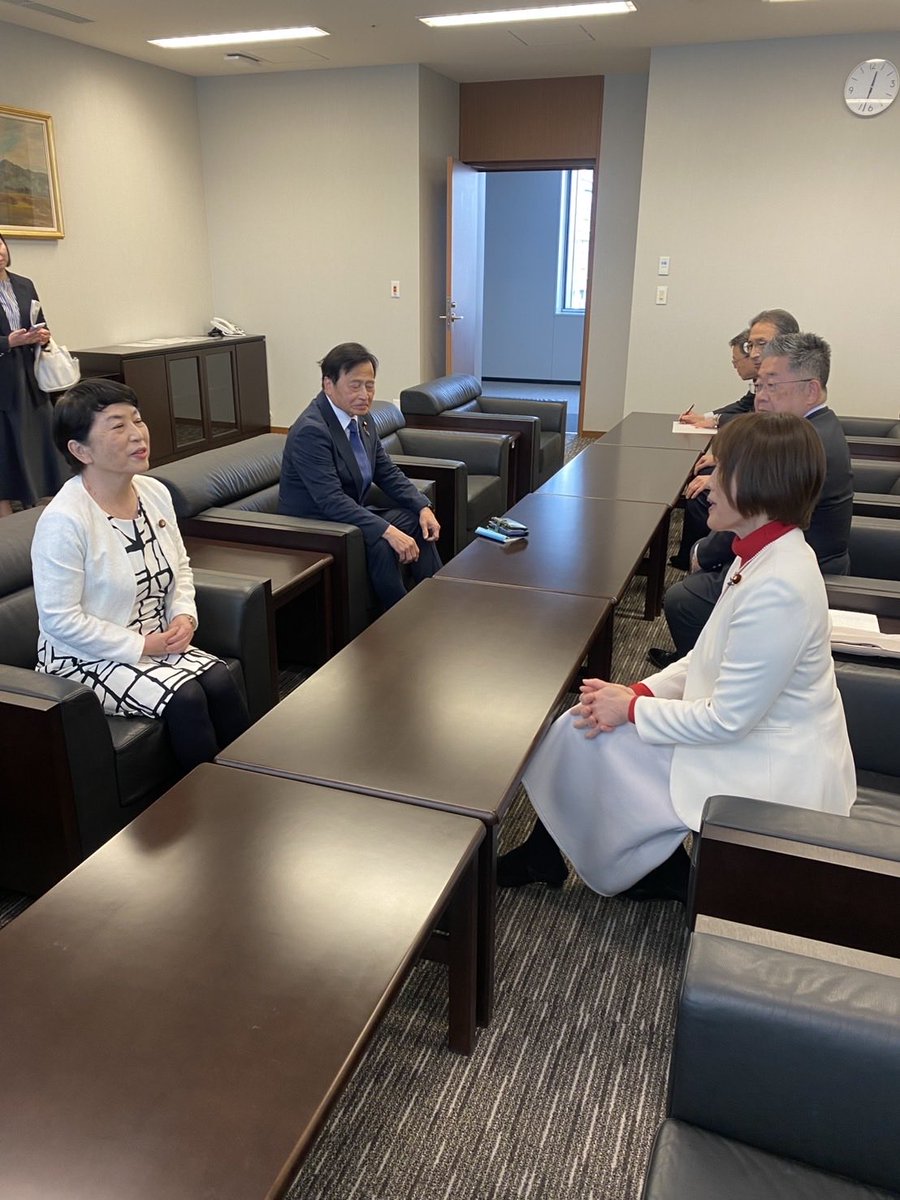 今日は、意見交換会。「高市一強を心配する会」としてスタートすることになった。
共産党から田村さん、小池さん、塩川さん、社民党からラサールさん、福島。

今後広げていきたいです。
隔週で会をやって意見交換をしていきます。