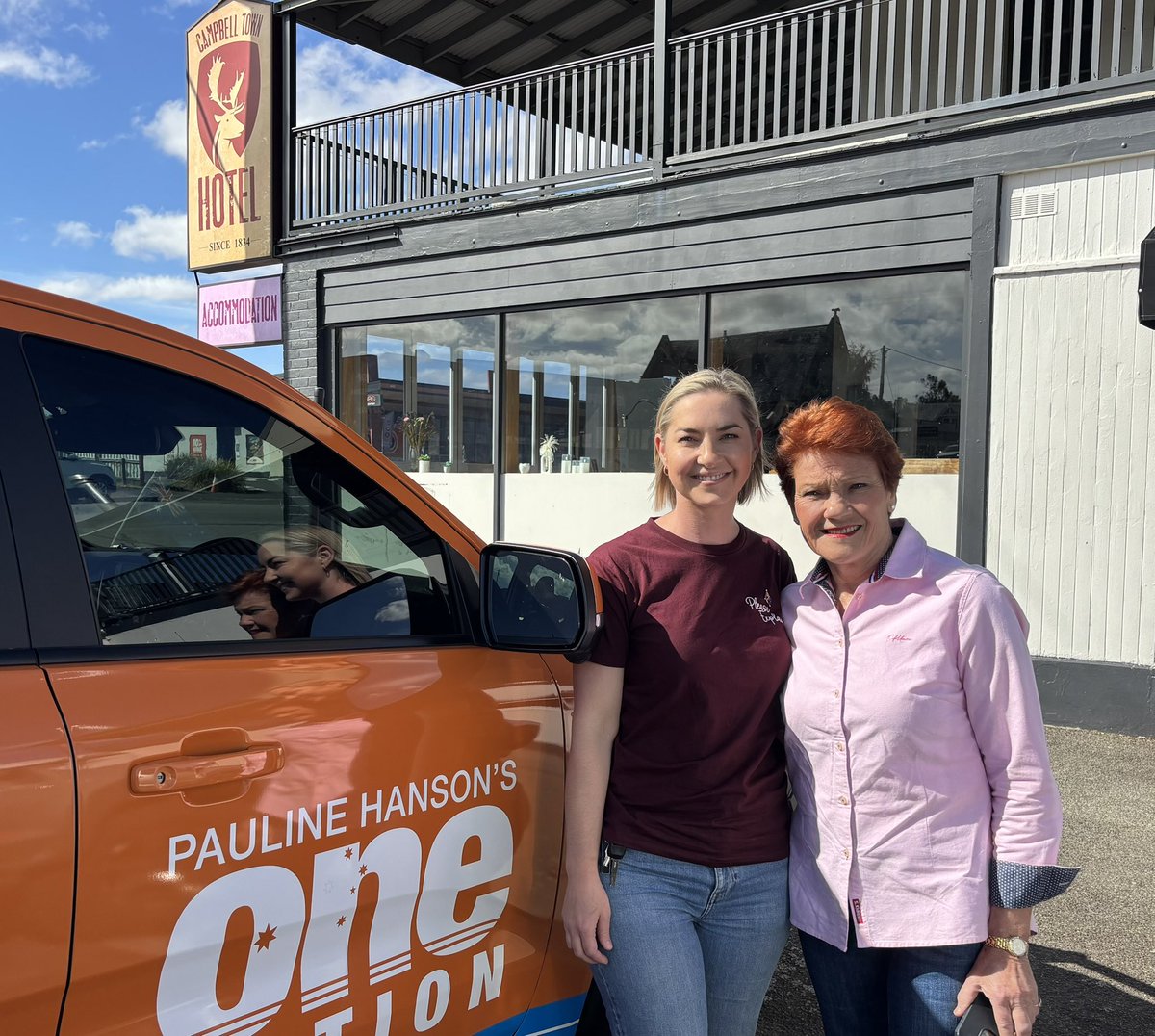 Tassie road trip. 

Stopped for a cup of coffee, met some amazing locals  and travellers. 

Thank you for your support and well wishes. 

Keep an eye out for us as we travel around the state. Give us a wave or a ‘beep’.