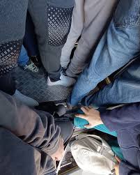 ravichavan121's tweet image. Heavy overcrowding on Harbour Line as non-AC locals are replaced by AC ones. AC trains run half-empty while regular ones are life-threatening packed. Lower the AC fares so everyone can afford them. The 09:09 AM slot is affecting
@RailMinIndia @Central_Railway #ACLocal #RailMadad