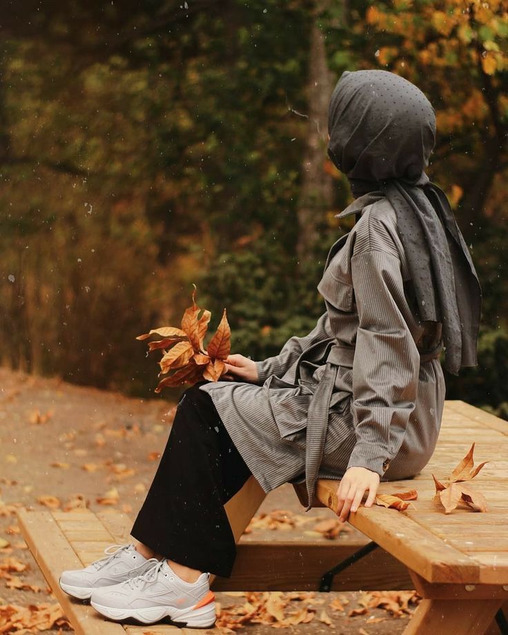 Bir erkeğin bakışında kadın, sadece görünen bir yüz değildir; anlamdır, sığınaktır, kalbin en tenha yerine bırakılmış bir emanet gibidir.
___ /Güven Taşdemir