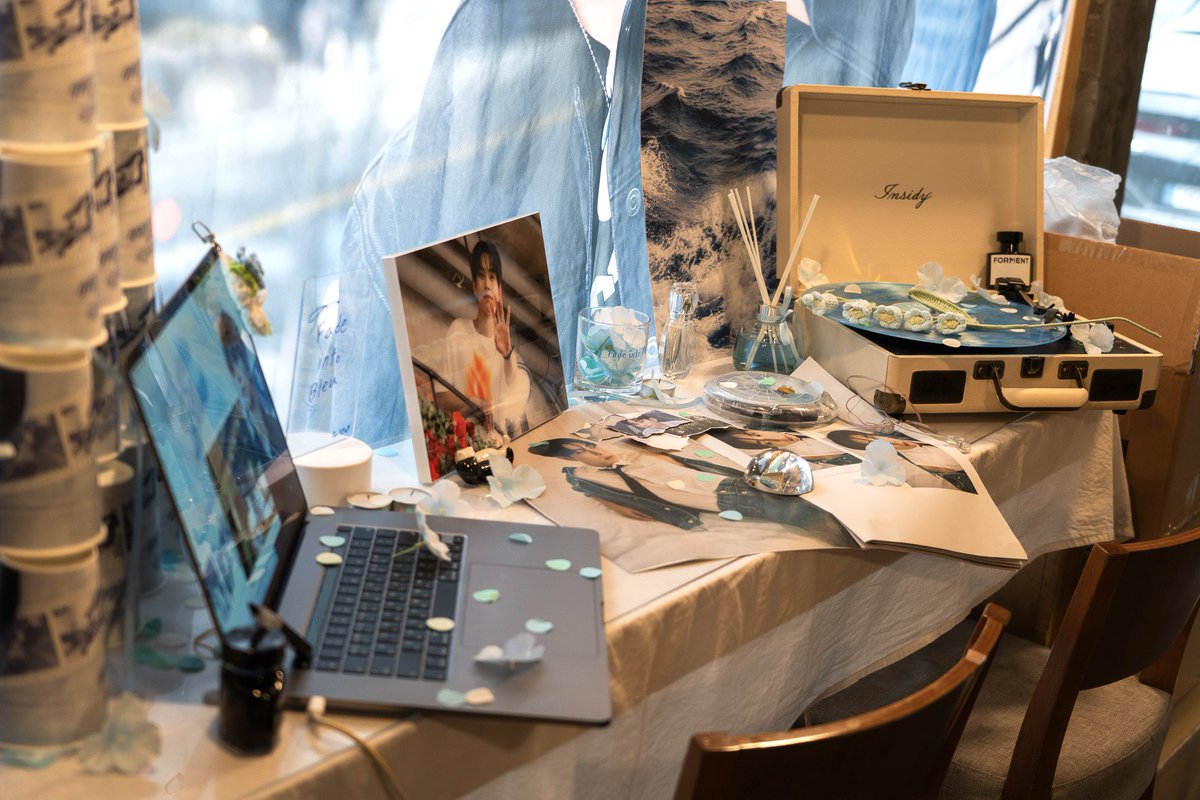 Fade into Bleu tweet media