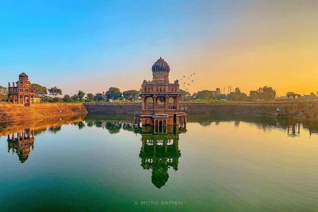 Symmetry, silence, and sacred charm — Santhebennur Pushkarini stands as a beautiful reflection of traditional stepwell architecture and timeless devotion.

📍Davanagere, Karnataka 

To get featured on our page, tag us in your photos/videos.

IC: moto.sapien (Instagram)