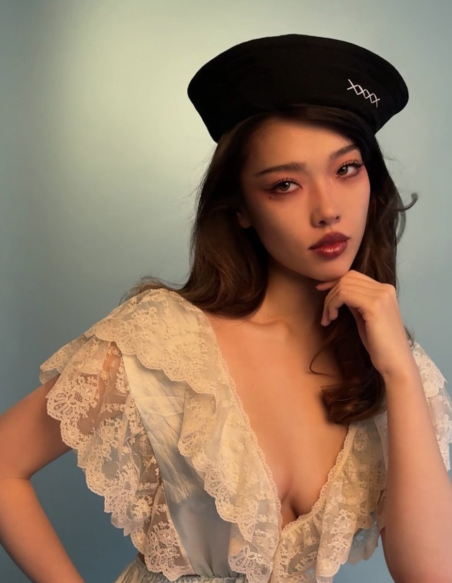 Nick obviously has Cam as lockscreen 😍