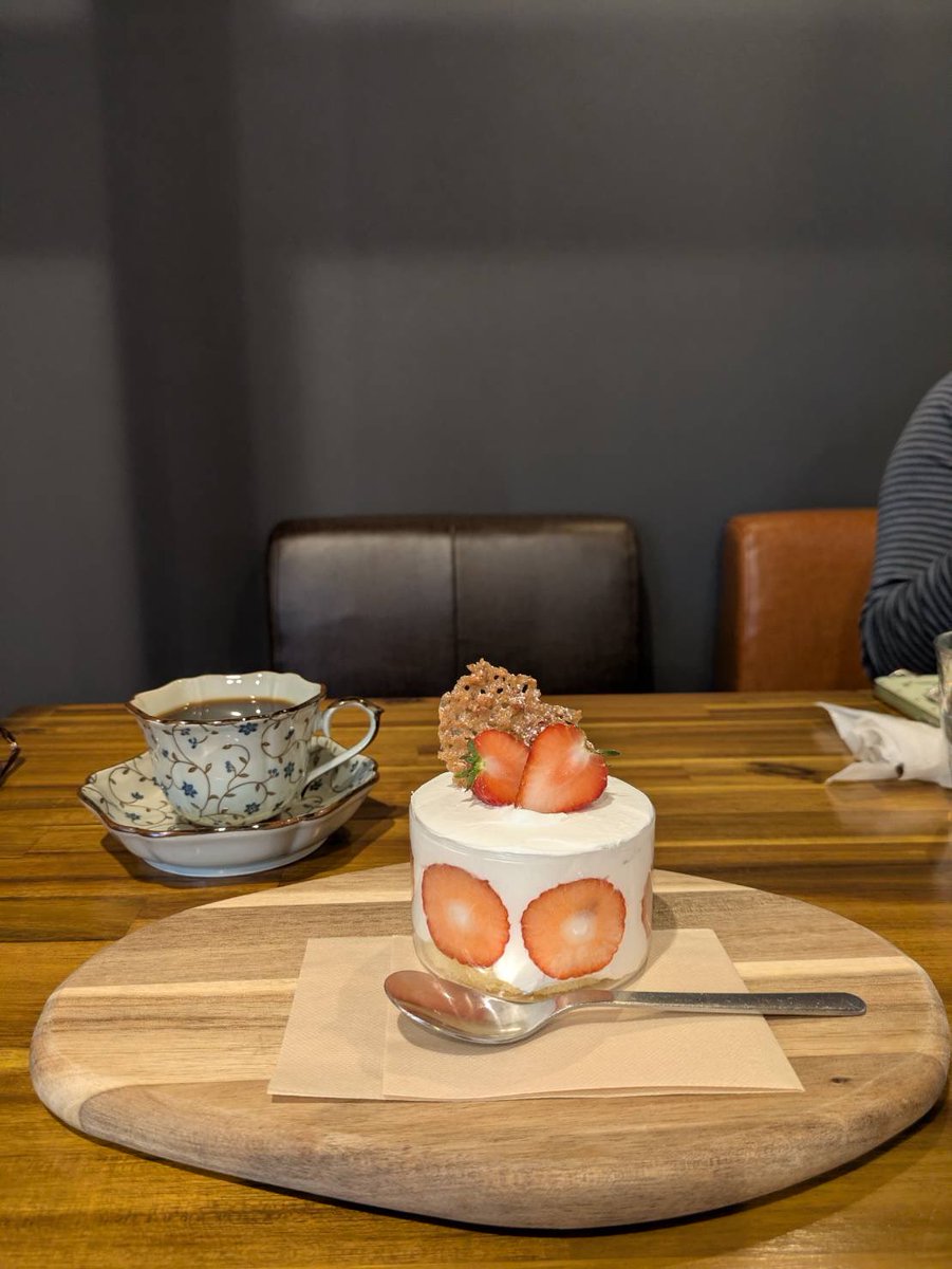 私の日常1
ランチ美味しかったなー✨️
いつもはこんな感じで少しカッコイイ系の雰囲気です😎