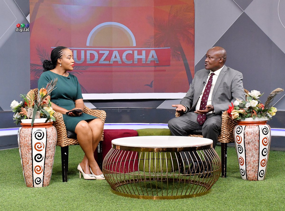 Mambo Bayana:

Nancy Onyancha azungumza naye Katibu wa Uhifadhi katika Idara ya Wanyamapori, Dkt. John Chumo kuhusu matayarisho ya maadhimisho ya Siku ya Wanyamapori Duniani.

#KBCniYetu ^MS

📸 <a href="/smayira/">Selestus Mayira</a>