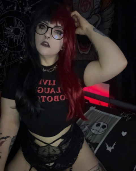 Fancy helping a cute goth girl out, check out my throne 🖤🪦🎃 #throne #altgirl #gothgirl #tattoos paypig  throne.com/wednesdaymorte…