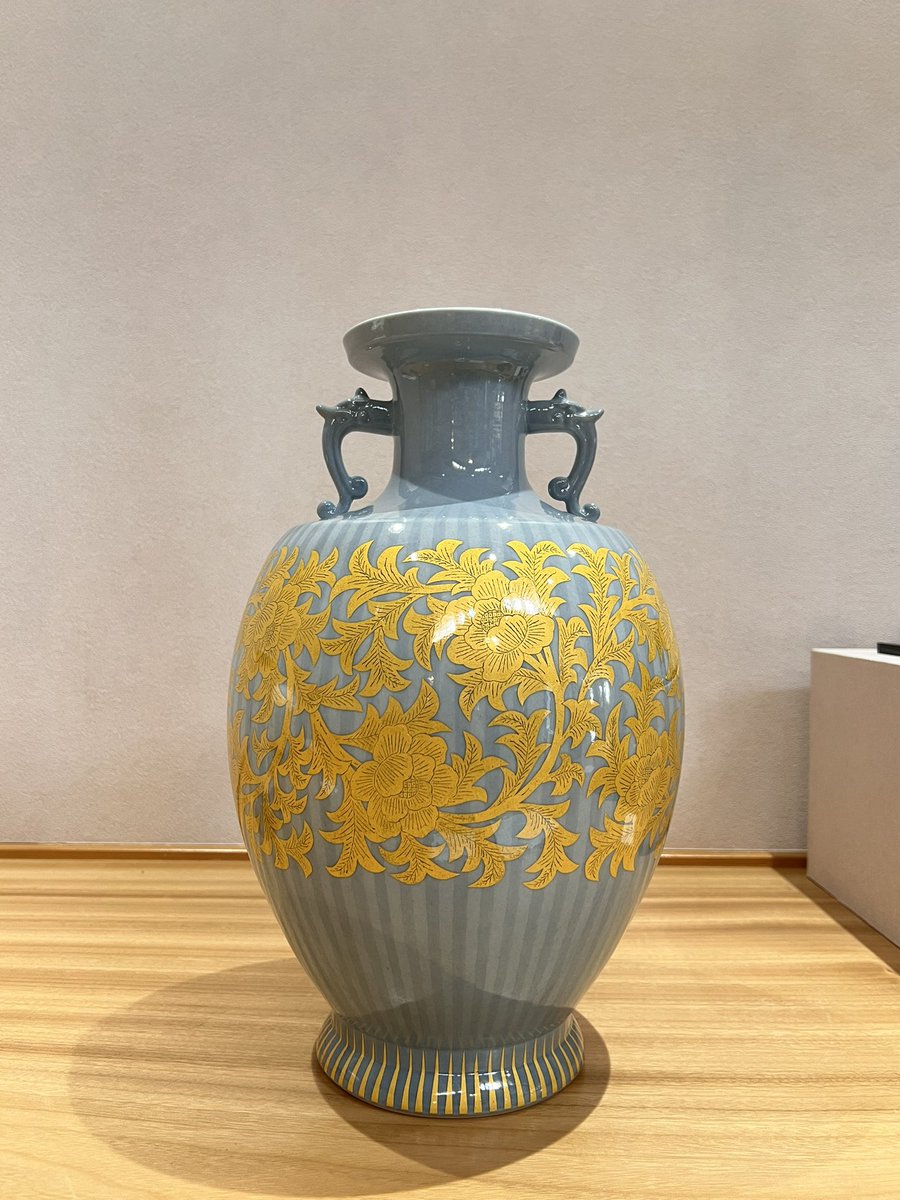 こんにちは。暖かいような肌寒いような曇り空ですね。今日の作品は吉田