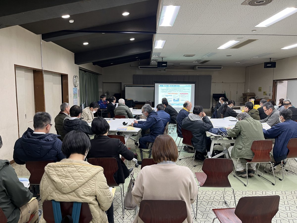 agagawanet's tweet photo. 2月26日、会津若松市高野町の北公民館で、北地区地域づくり協議会主催により、国土交通省北陸整備局阿賀川河川事務所の説明で、北地区防災説明会があり、40名の参加がありました。沢山参加しました。 https://t.co/hebSQo1cGX