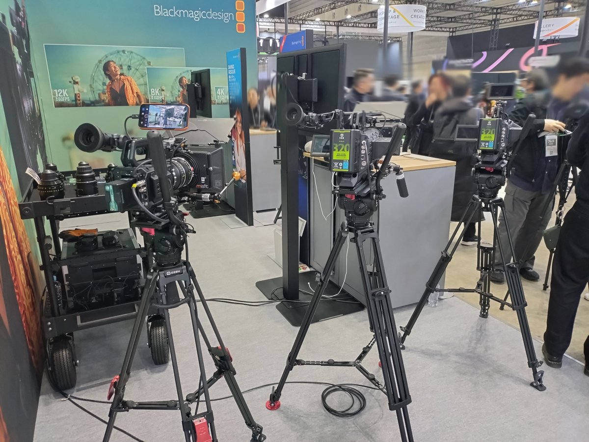 IDX_JP19890222's tweet image. No.8 ブラックマジックデザイン様ブースでは
「URSA Cine Immersive」「URSA Cine 17K」にHV-320B、「PYXIS 12K」にSB-U98/PDをご使用いただいています。シネマカメラの性能を引き出す電源として撮影を支えています。
展示にご使用いただきありがとうございます。
#CPプラス #CPplus #IDX #BlackMagic
