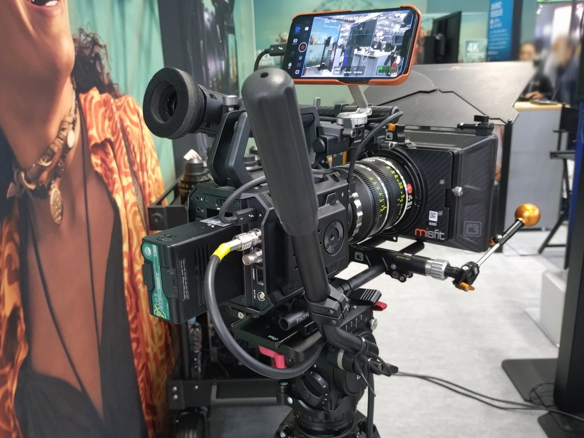 IDX_JP19890222's tweet image. No.8 ブラックマジックデザイン様ブースでは
「URSA Cine Immersive」「URSA Cine 17K」にHV-320B、「PYXIS 12K」にSB-U98/PDをご使用いただいています。シネマカメラの性能を引き出す電源として撮影を支えています。
展示にご使用いただきありがとうございます。
#CPプラス #CPplus #IDX #BlackMagic