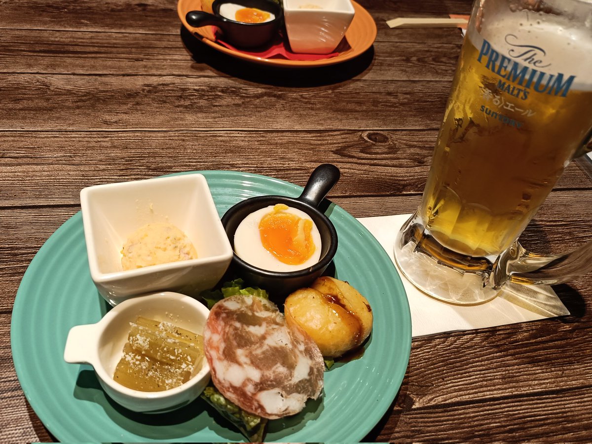 snamina's tweet photo. 大阪に来てました（酒ばっかw）。#TMNETWORK #QUONTUM https://t.co/w1srFFbek5