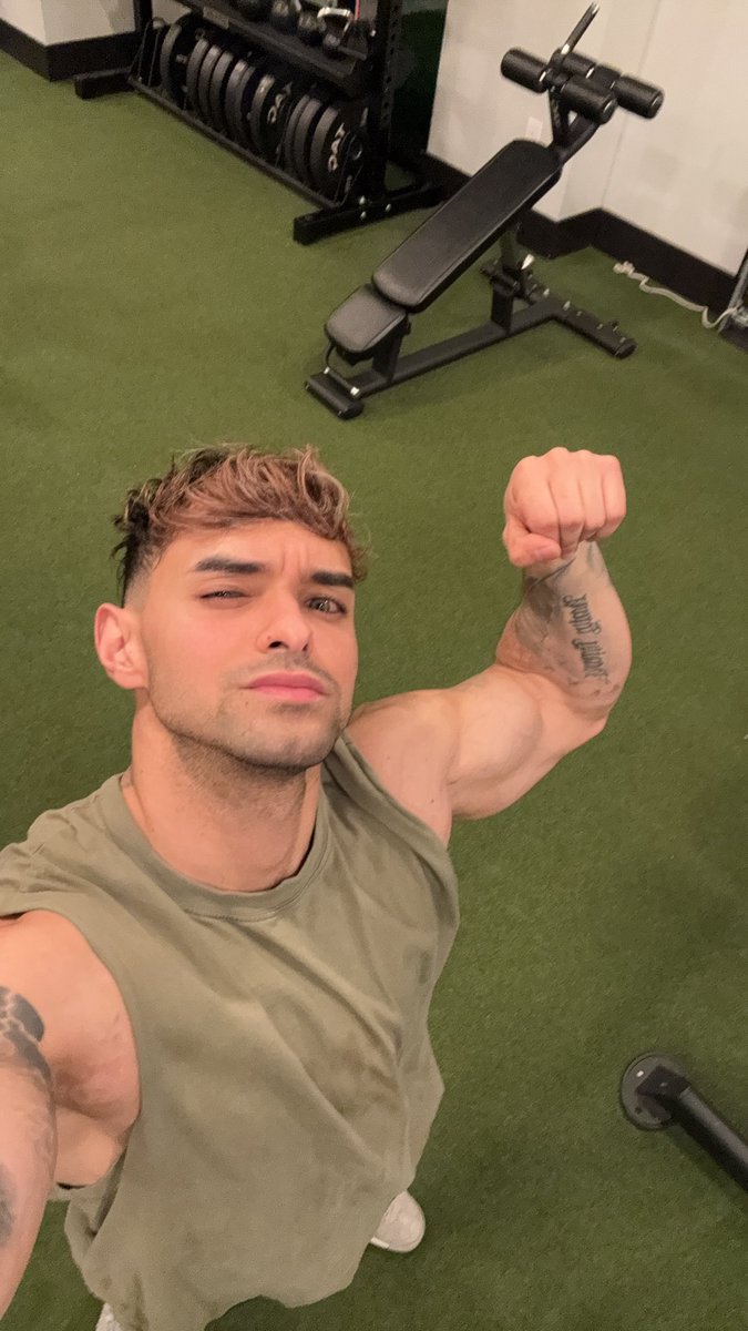 Gio 🖤 tweet media