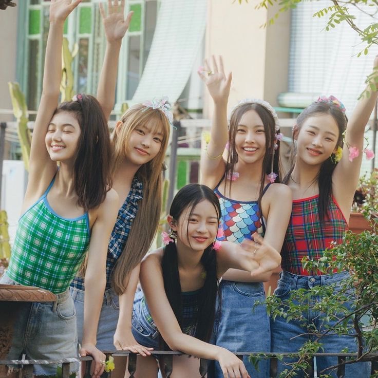 ตามเอกสารของศาล เซเรียนฮอ(เจ๊หง ณ BELIFT LAB) ยอมรับในคลิปเสียงว่า “ไม่รู้จะทำวง(ไอลิท)ยังไง” และ “ไม่มีไอเดียอะไรดีเลย”

จากนั้นชีก็ได้ขอแผนงานทั้งหมดของ NewJeans บังชีอนุมัติ และงานของ ILLIT ก็มีการ “อ้างอิง” จากงานนิวจีนจริงๆ โดยที่ไม่สามารถโต้แย้งกับศาลได้