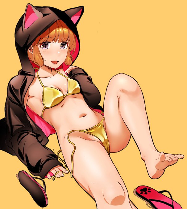 金曜日もあと半日、猫耳パーカー妹の金ビキニでも見て頑張ろうね❤️ 