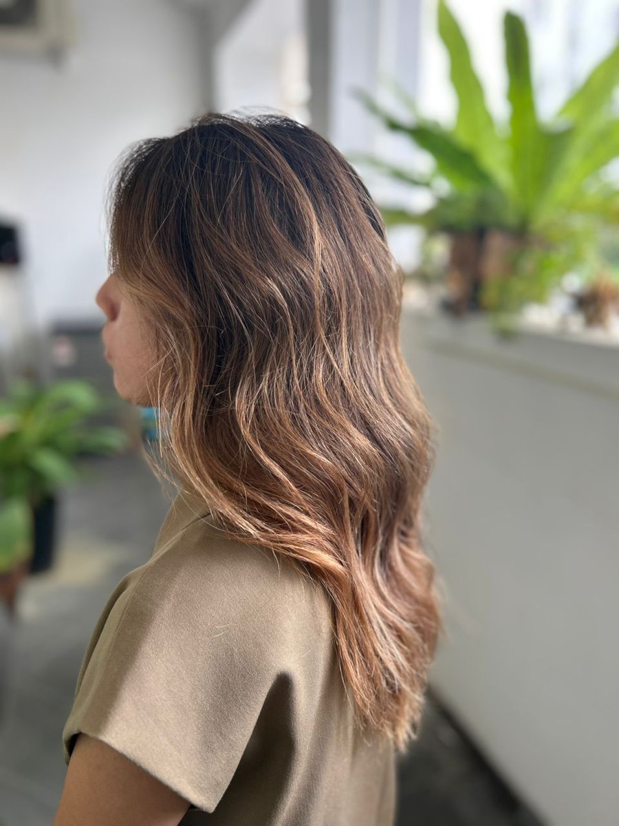 HEYHAIRSTUDIO's tweet photo. Golden brown air touch ✨ 

💆🏻 Muslimah-friendly 🧕🏻 
🕛 Working Hours 
11:00am to 8:00pm
📩 Booking available via WA 
✨ Hey Hair Studio Eco Botanic 
📱0103895903 https://t.co/QkBy9qJAbq