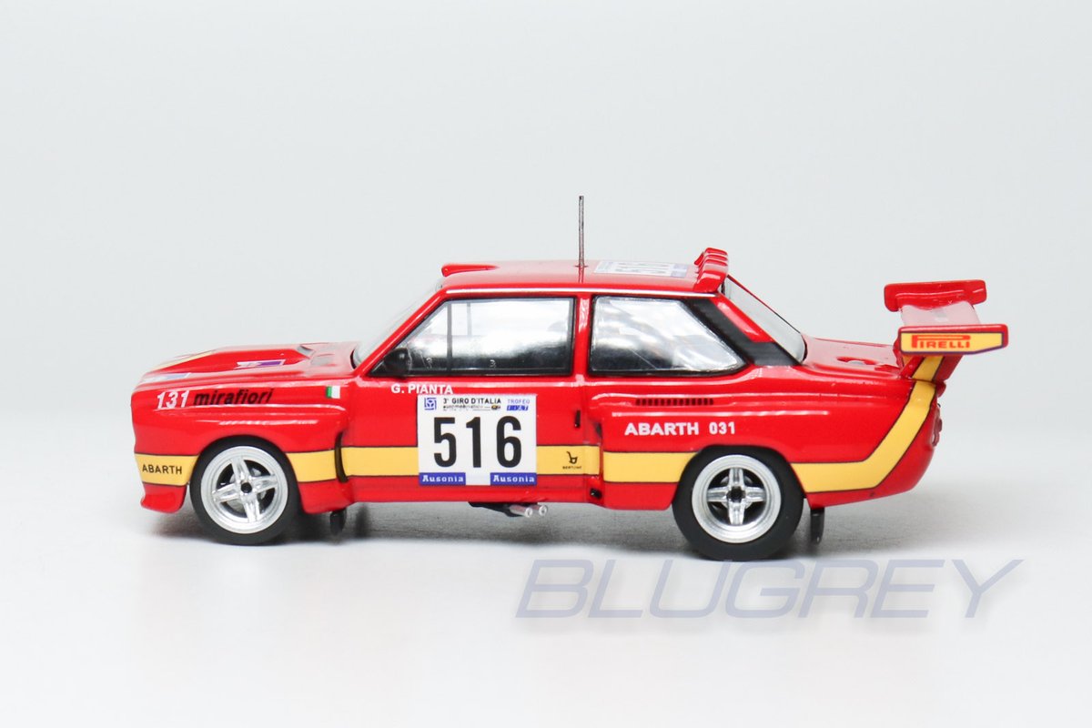 LAUDORACING 1/64 フィアット アバルト SE 031 ベルトーネ ジロデ