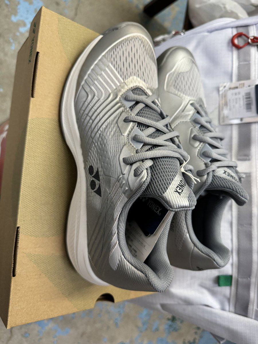 columbia_0220's tweet image. 噂のヨネックスの新作ラケットMUSE（ミューズ）

噂のラケットが噂の店舗にあったので撮影させていただきました。
#MUSE
#yonextennis
#FormFollowsFun
#MOSEギフト