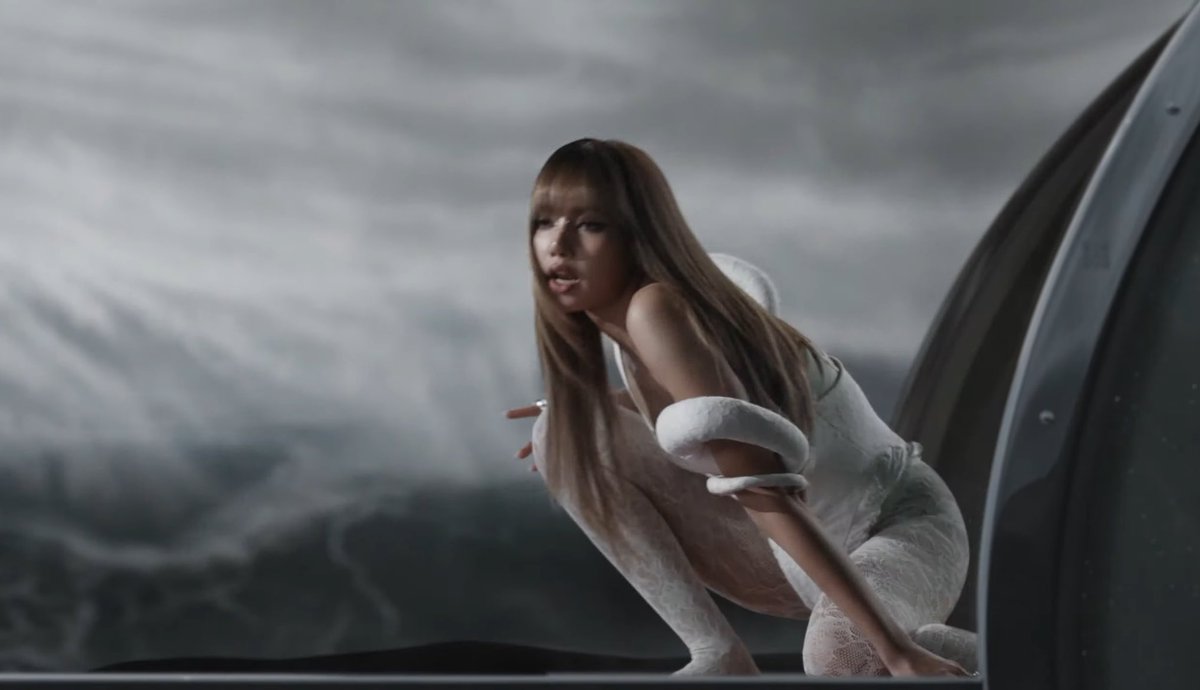 lalaluvlalisa's tweet photo. LISA x GO MV https://t.co/b2DfLhWCo3